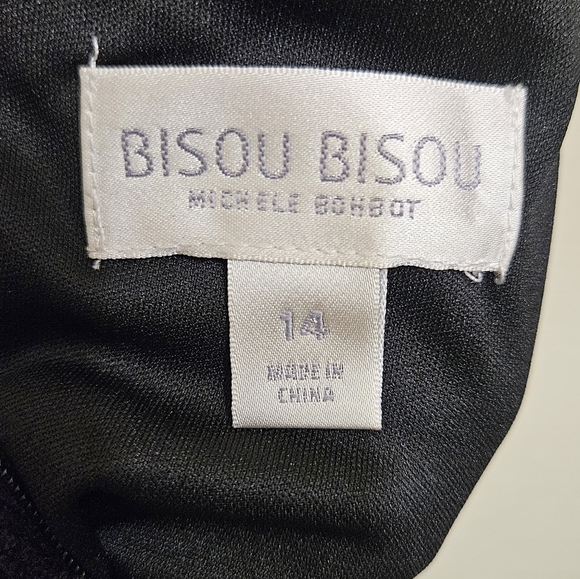 Elegant Black Lace Dress - Picture 7 of 10